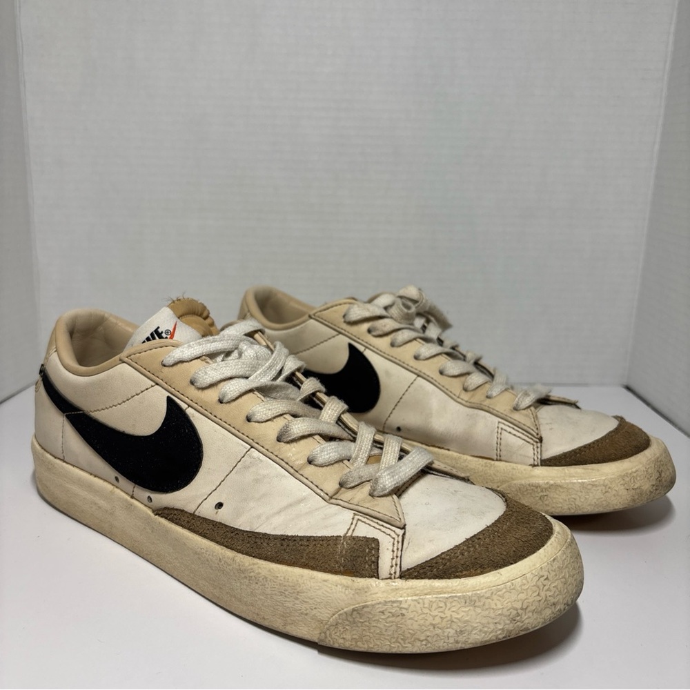 Nike Vintage Cream and Black Sneakers